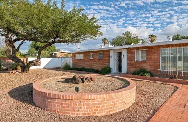 Spacious 3-Bedroom Home Near Shopping centers, Mall and Restaurants! Gallery 4