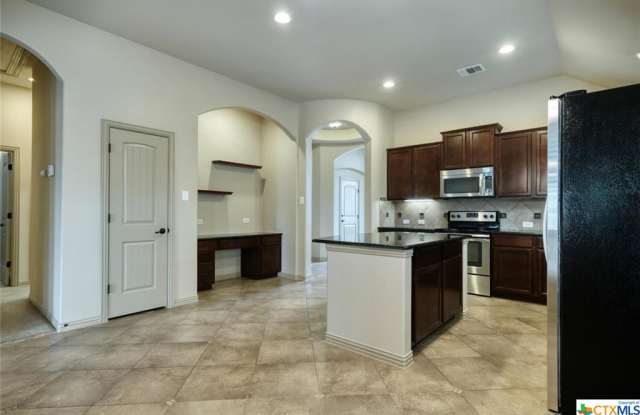 1001 N Ash Cove Gallery 4