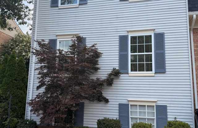8818 RIDGE HOLLOW Court Gallery 4