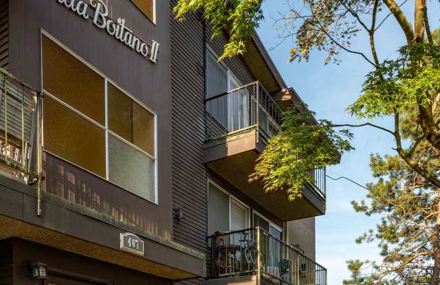 407 LIVE IN THE HEART OF THE GREENWOOD RETAIL CORE, WALK TO EVERYTHING! Gallery 3