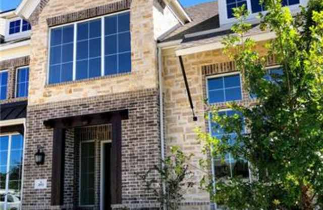 4933 McKinney Hollow Drive Gallery 3