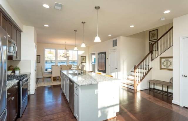 Modern Luxury Townhouse in Preston Lakes Gallery 3
