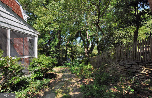 6011 WOODACRES DRIVE Gallery 3