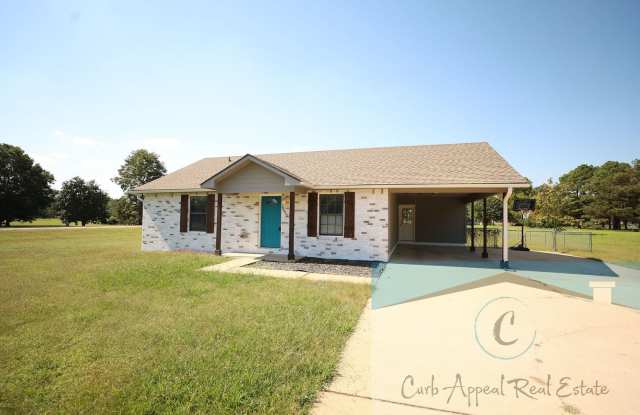 3 bed, 2 bath home with a huge, fenced yard sitting on a 1 acre lotnear Valley View school!! Gallery 1