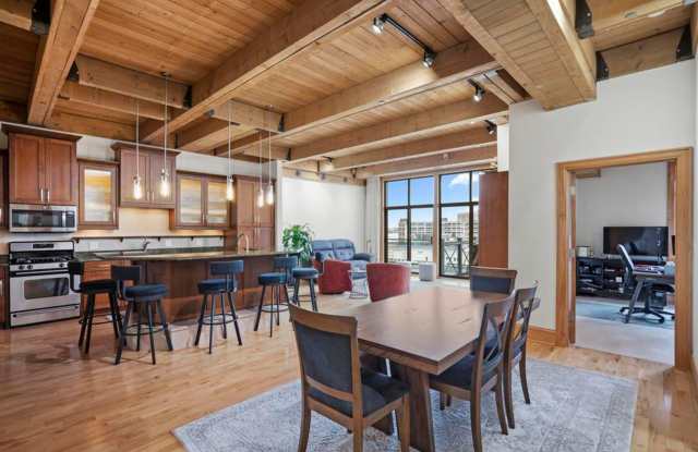 Luxury 2-Bedroom, 2-Bathroom Condo at Hansen's Landing in Milwaukee's Historic Third Ward Gallery 3