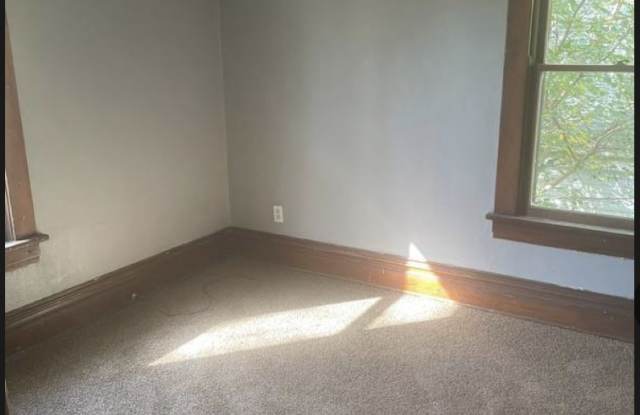 1011 Logan Avenue Gallery 2