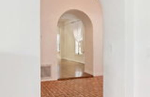 214 South Medio Drive Gallery 4