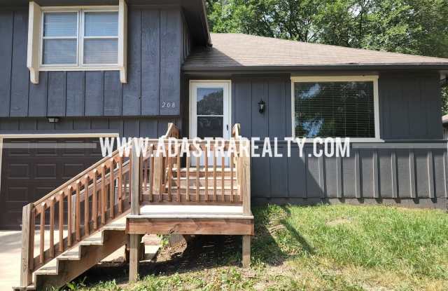 Beautiful Spacious Duplex in Paola-Available in JUNE!! photos photos