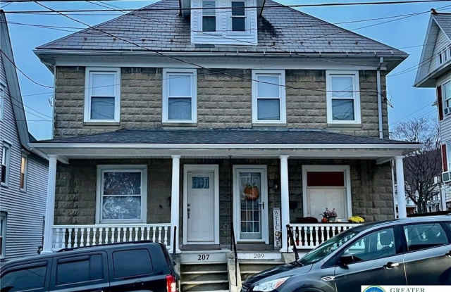 207 N Schanck Avenue - 207 North Schanck Avenue, Pen Argyl, PA 18072