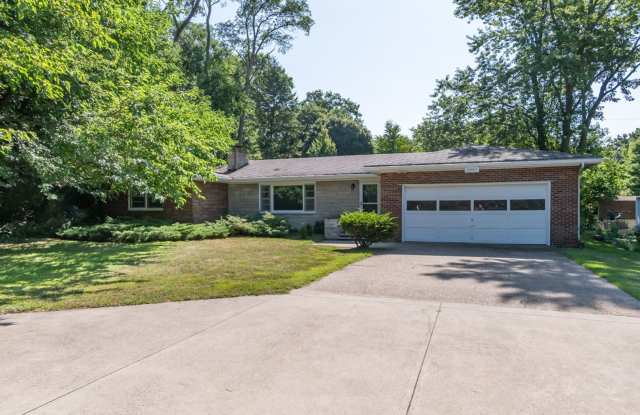 3 bedroom 1.5 bath 1668 Sqft home just 1 mile from downtown St Joe. - 2003 Lakeshore Drive, St. Joseph, MI 49085 3 bedroom 1.5 bath 1668 Sqft home just 1 mile from downtown St Joe. - 2003 Lakeshore Drive, St. Joseph, MI 49085