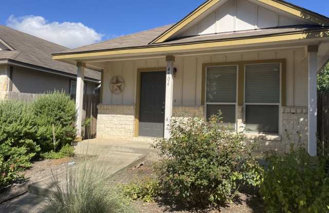 2 bedroom 1 bath adorable home! $300 OFF 1ST MONTHS RENT IF YOU MOVE IN BY 11/1/26!! Gallery 1