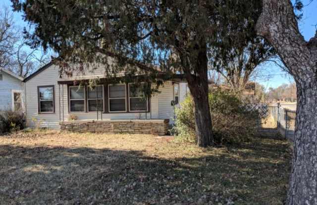 1701 S Elizabeth St - 1701 South Elizabeth Avenue, Wichita, KS 67213