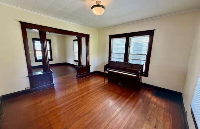 Charming 3 Bedroom House with Front Porch! Gallery 4