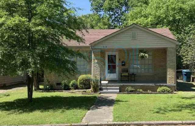 2BR/1BA brick bungalow in Stiff Station, steps from UAMS! photos photos
