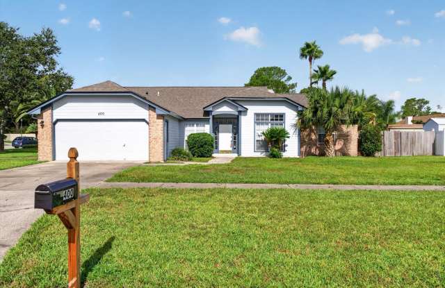 Large Home Has Fenced Backyard Gallery 3