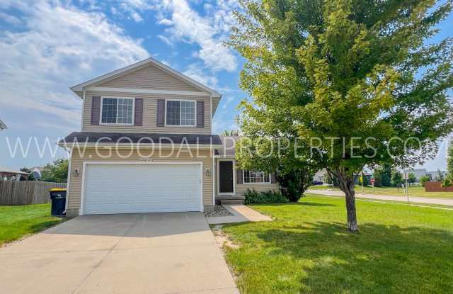Christmas Special: $1895 for the first three months! 4 bed 2.5 bath Single Family Home in Waukee - 2290 Southeast Prairie Creek Drive, Waukee, IA 50263
