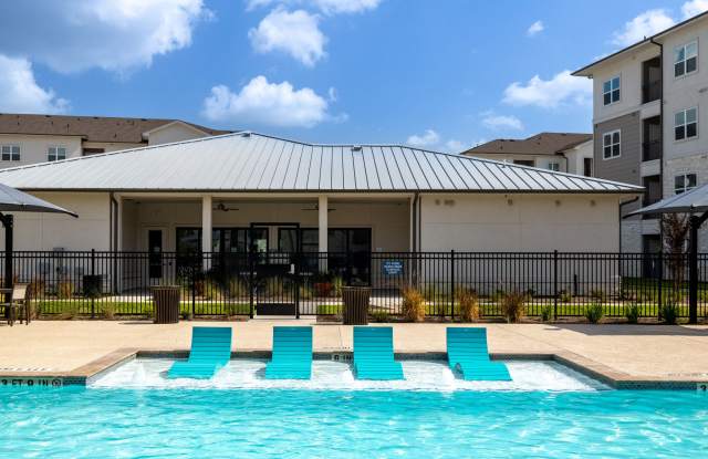 Twelve 620 Apartments - Affordable Housing Gallery 2