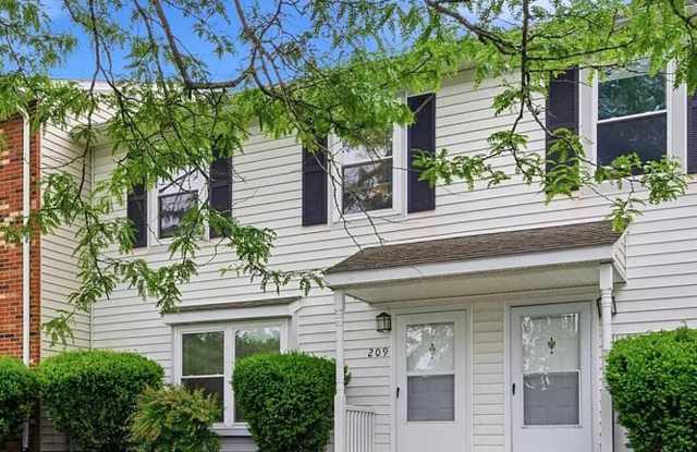 One Room in Pheasant Run Townhouse photos photos