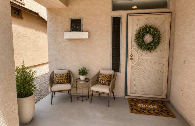 Spacious 3-Bedroom Glendale Home with Garage, Pool & Private Yard *NEW Carpets* Gallery 4