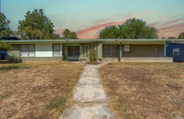 131 BRETTONWOOD DR photos photos