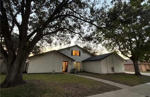 205 Magdalena Drive - 205 Magdalena Drive, Victoria, TX 77904