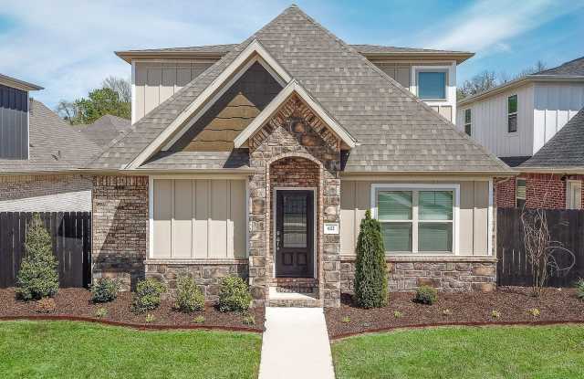 Luxurious 4 Bedroom, 3.5 Bathroom Home In Fayetteville, AR photos photos