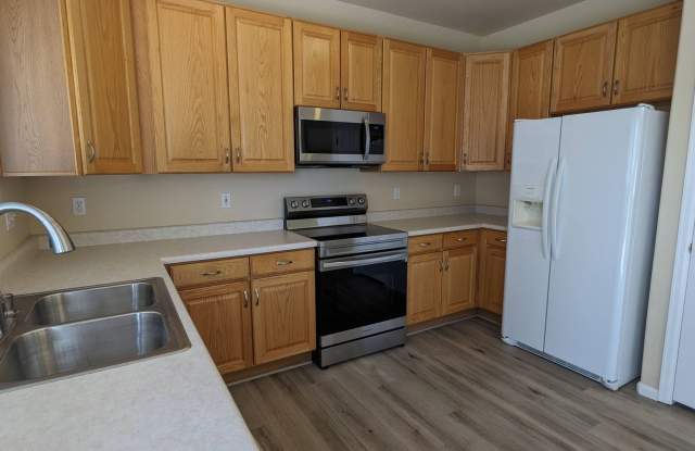 Bright 3-Bedroom Home on a Cul-de-Sac with Mountain Views Gallery 3