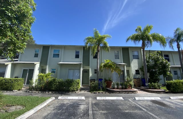 895 Crystal Lake DR # 103 Gallery 1