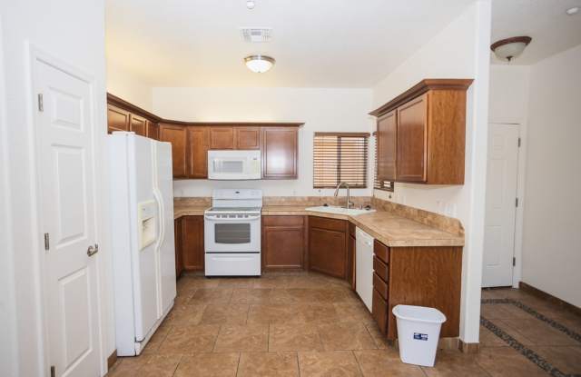 Centrally Located. Adorable Home with Attached Casita. 2 Car Garage. Gallery 4