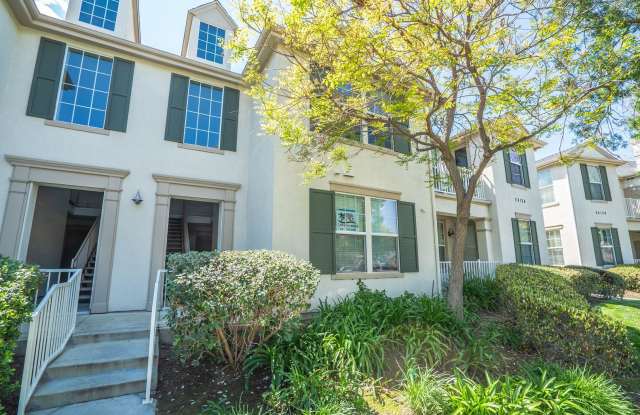 COMING SOON! Bridgeport 2 bedroom Townhome in Valencia. - 24124 Victoria Lane, Santa Clarita, CA 91355