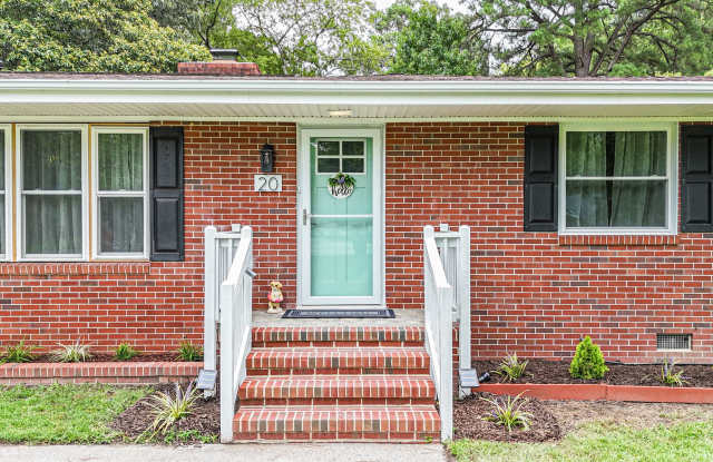 Beautifully Updated 3 Bedroom Home Near Yorktown | 0.75 Acres, Garage, Fireplace & Large Yard Gallery 4