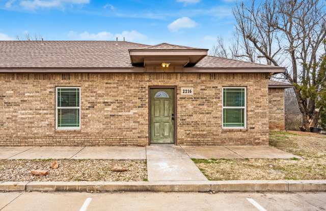 2216 W Utah Ave - 2216 West Utah Avenue, Chickasha, OK 73018