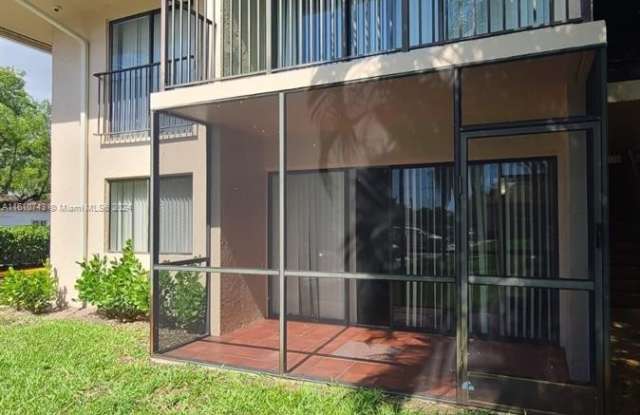 5995 Washington St - 5995 Washington Street, Hollywood, FL 33023