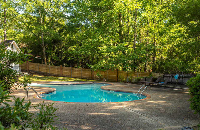 Woodshire Duplexes  Townhomes - 125 Westminister Street, Hattiesburg, MS 39402