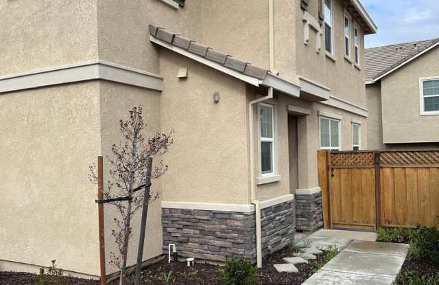 3 Bedroom 2.5 Bath available now photos photos