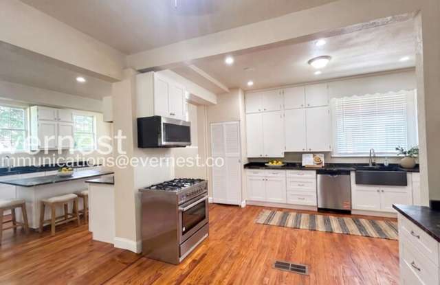 128 East Summit Avenue Gallery 2