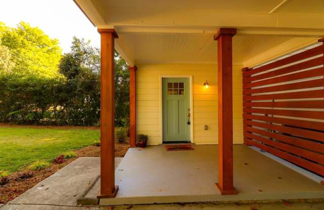 2473 HILLCREST Drive Gallery 3