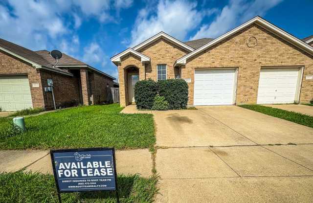 905 Walnut St - 905 Walnut Street, Burleson, TX 76028