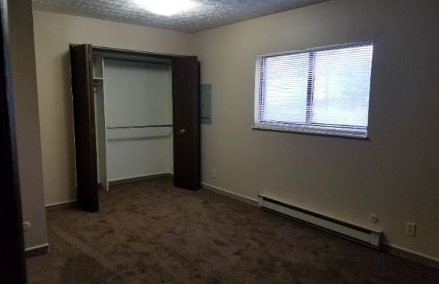 2392 E Market St - 2392 East Market Street, Akron, OH 44312