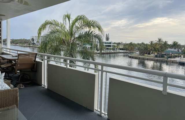 1198 Hillsboro Mile Gallery 3