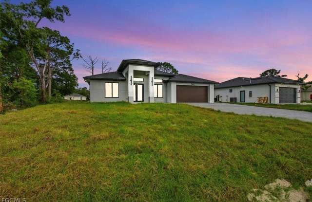 541 Chalet Avenue S Gallery 3