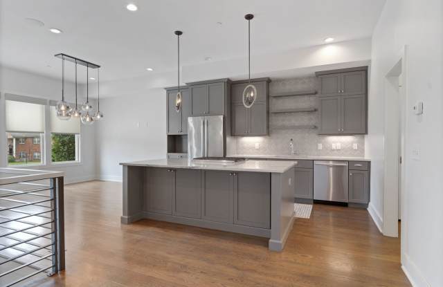 3 Bed, 5 Bath Home w/ 2 Car Garage in 5 Points Neighborhood of East Nashville Gallery 4