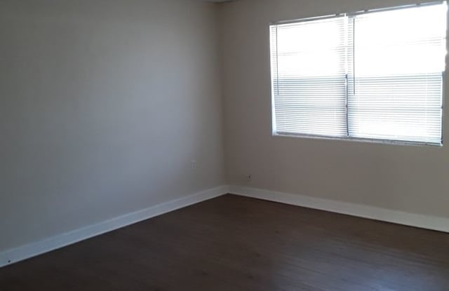 Great location two bedroom one bath with a garage Gallery 4