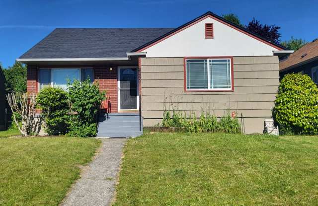 Exceptional 4 bedroom, 1 3/4 bath Two-Story home in Tacoma photos photos