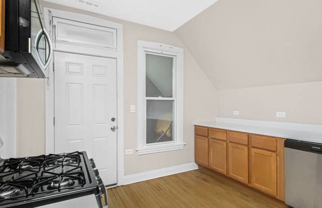 1823 North Keeler Avenue Gallery 3