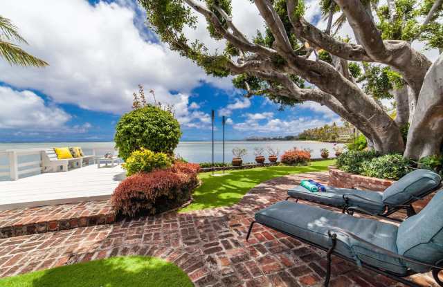 Oceanfront 4 bedroom, 3 bath in beautiful Aina Haina! Available March 24, 2025 for a Minimum of 30 Days. Gallery 3
