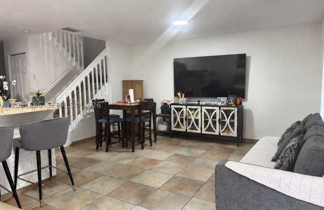 13917 SW 175th Ter Gallery 3