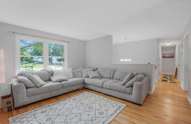 1703 Sherwood Drive Gallery 3