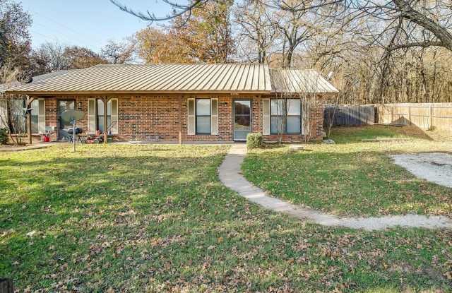 One Side of Very Nice Duplex West Granbury- 2 Bed, 2 Bath- 76049 Gallery 3