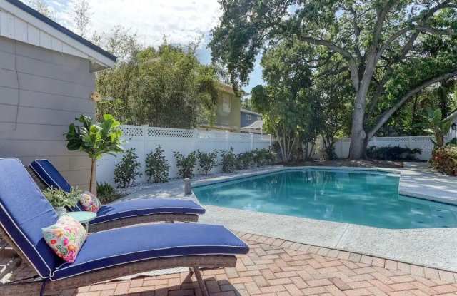 4014 W PALMIRA Avenue Gallery 3